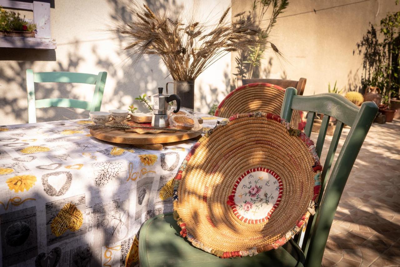Musei Sa Domu De Ladiri - Matrimoniale Con Giardino Bed & Breakfast エクステリア 写真